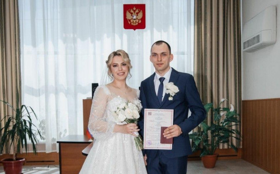 Пять пар сыграли свадьбы в Карасукском округе в канун Красной Горки