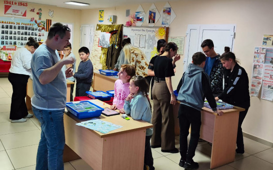 В Морозовке юные инженеры сконструировали луноходы на мастер-классе от «Мобильной лаборатории “Техник”