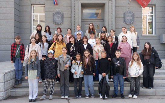 Учащиеся и педагоги Детской школы искусств имени В.И. Устинова посетили выставку картин знаменитых русских художников
